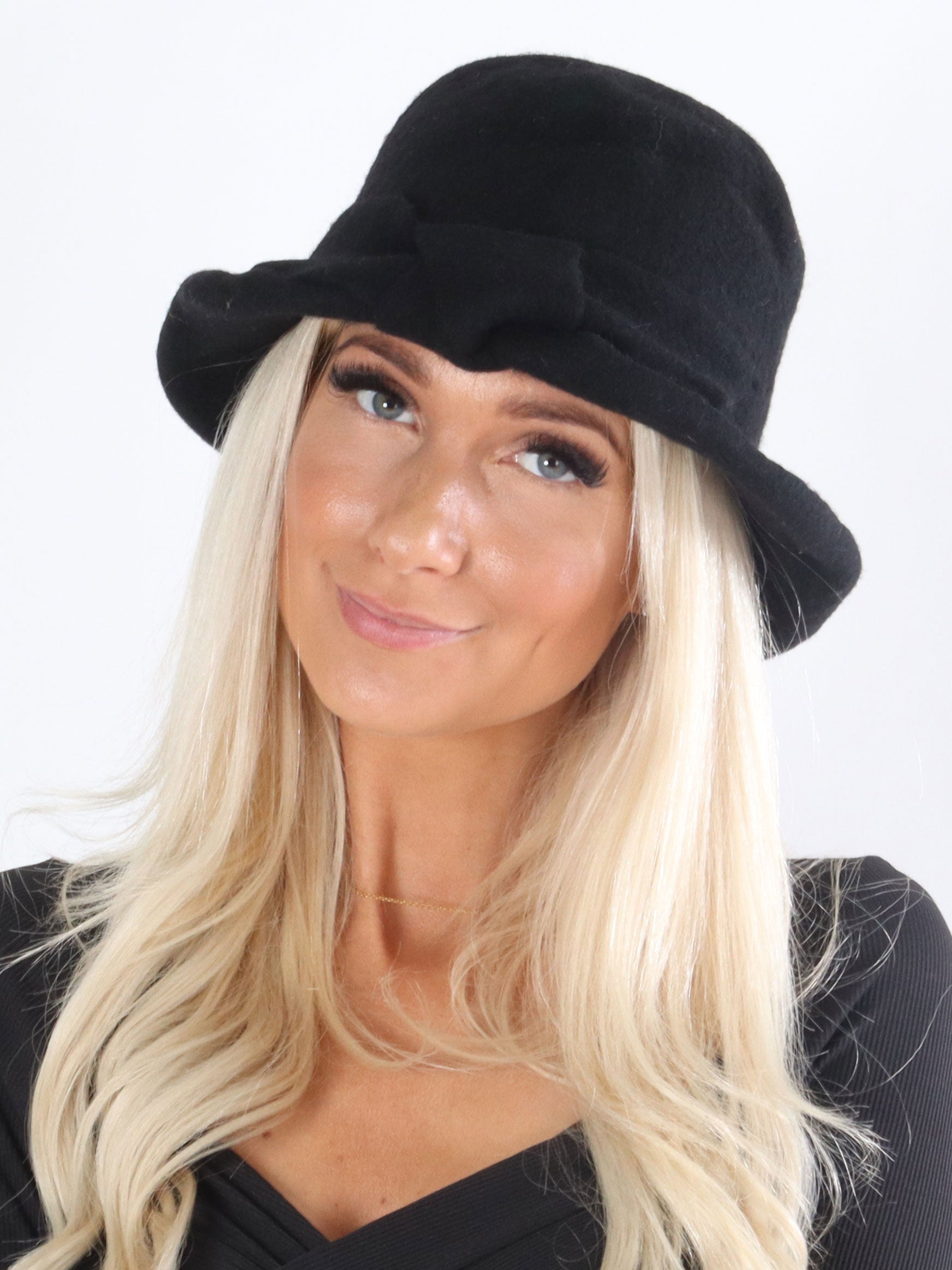 Eva - Söt beige hatt med rosett